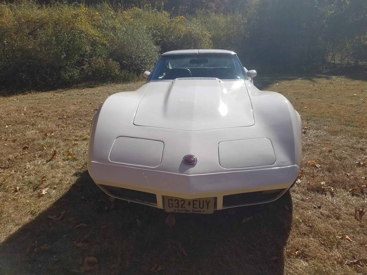 Chevrolet-Corvette-stingray-1974