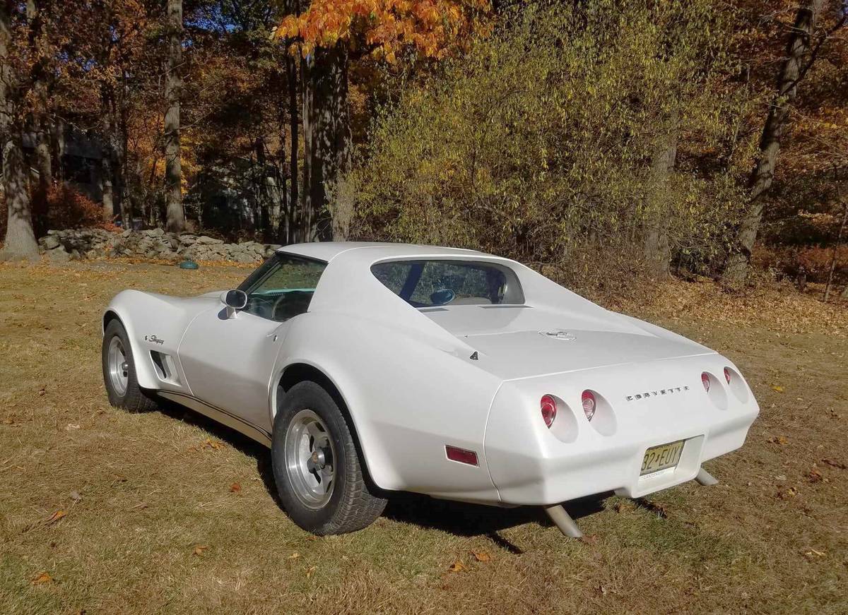 Chevrolet-Corvette-stingray-1974-2