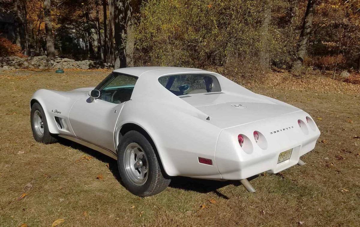 Chevrolet-Corvette-stingray-1974-3