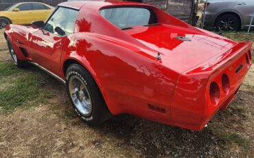 Chevrolet-Corvette-stingray-1975-2