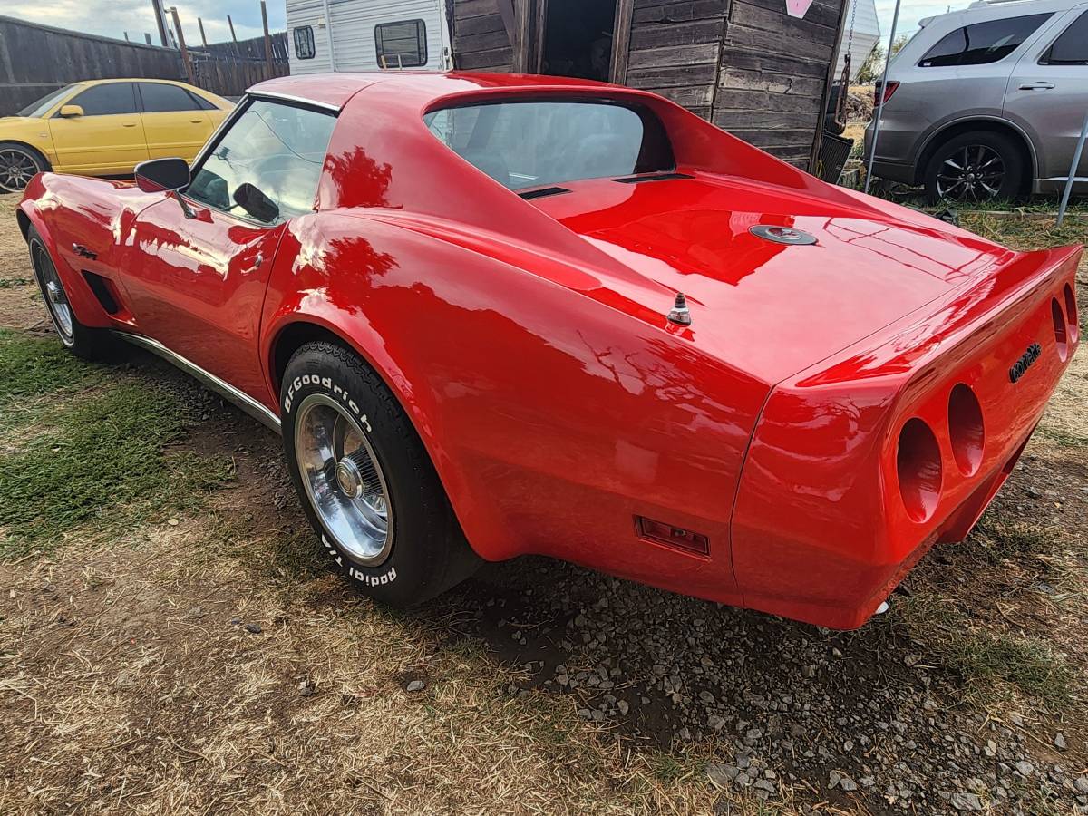 Chevrolet-Corvette-stingray-1975-2