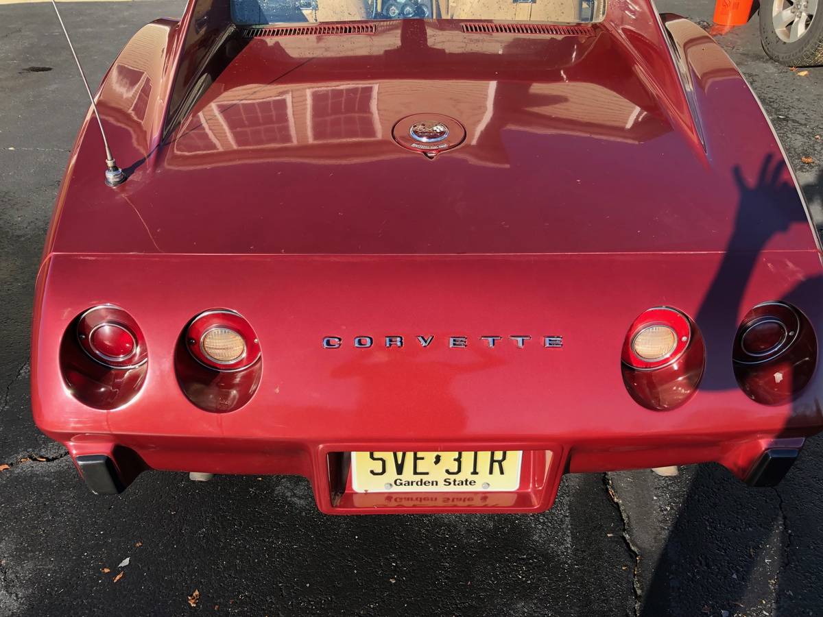 Chevrolet-Corvette-stingray-1975-2