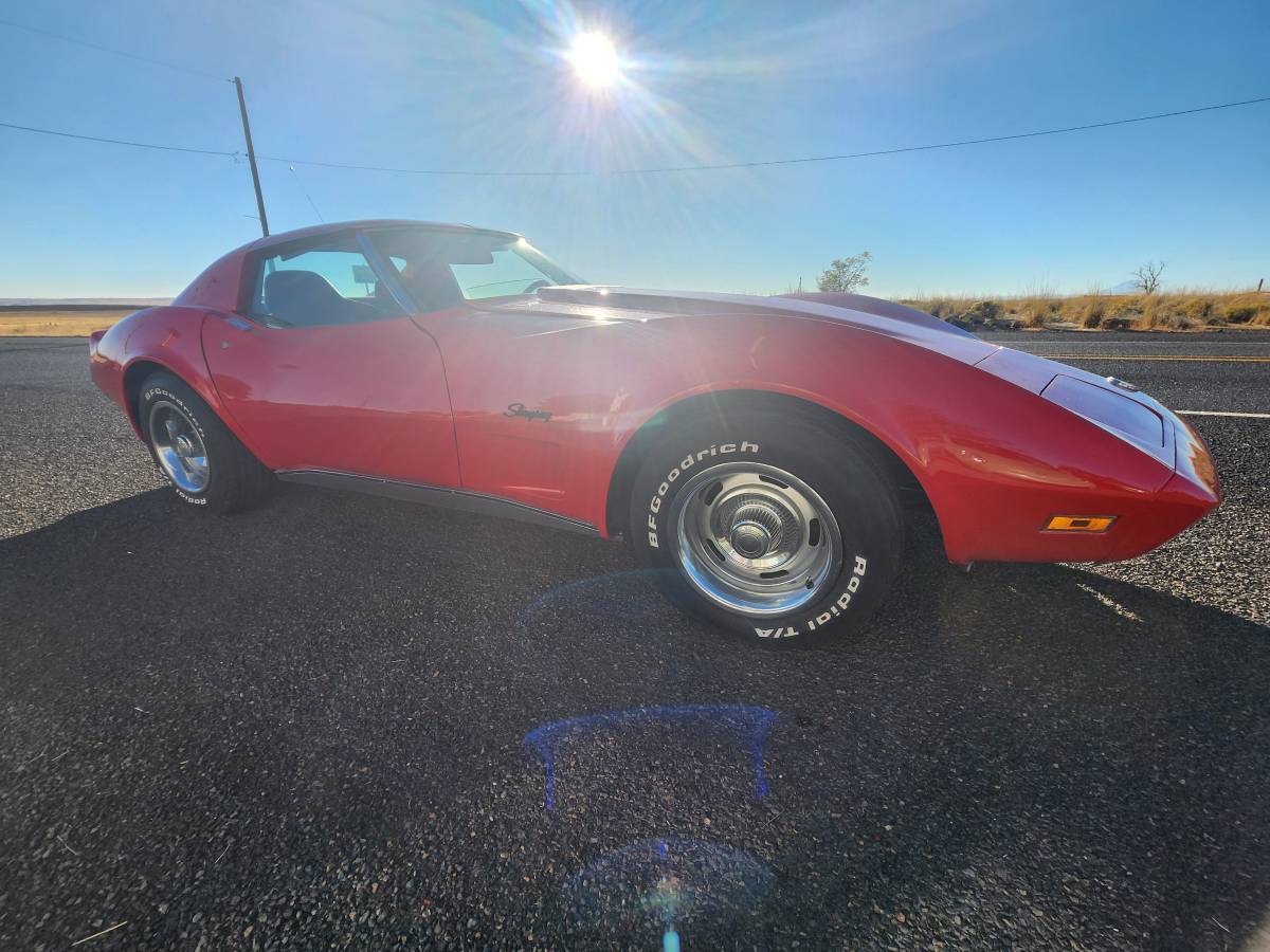 Chevrolet-Corvette-stingray-1975-4