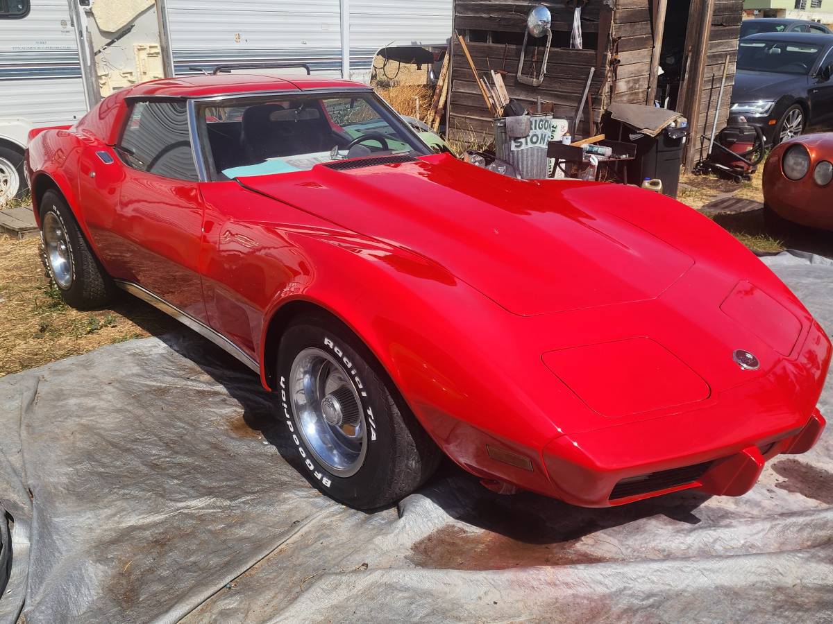 Chevrolet-Corvette-stingray-1975-9