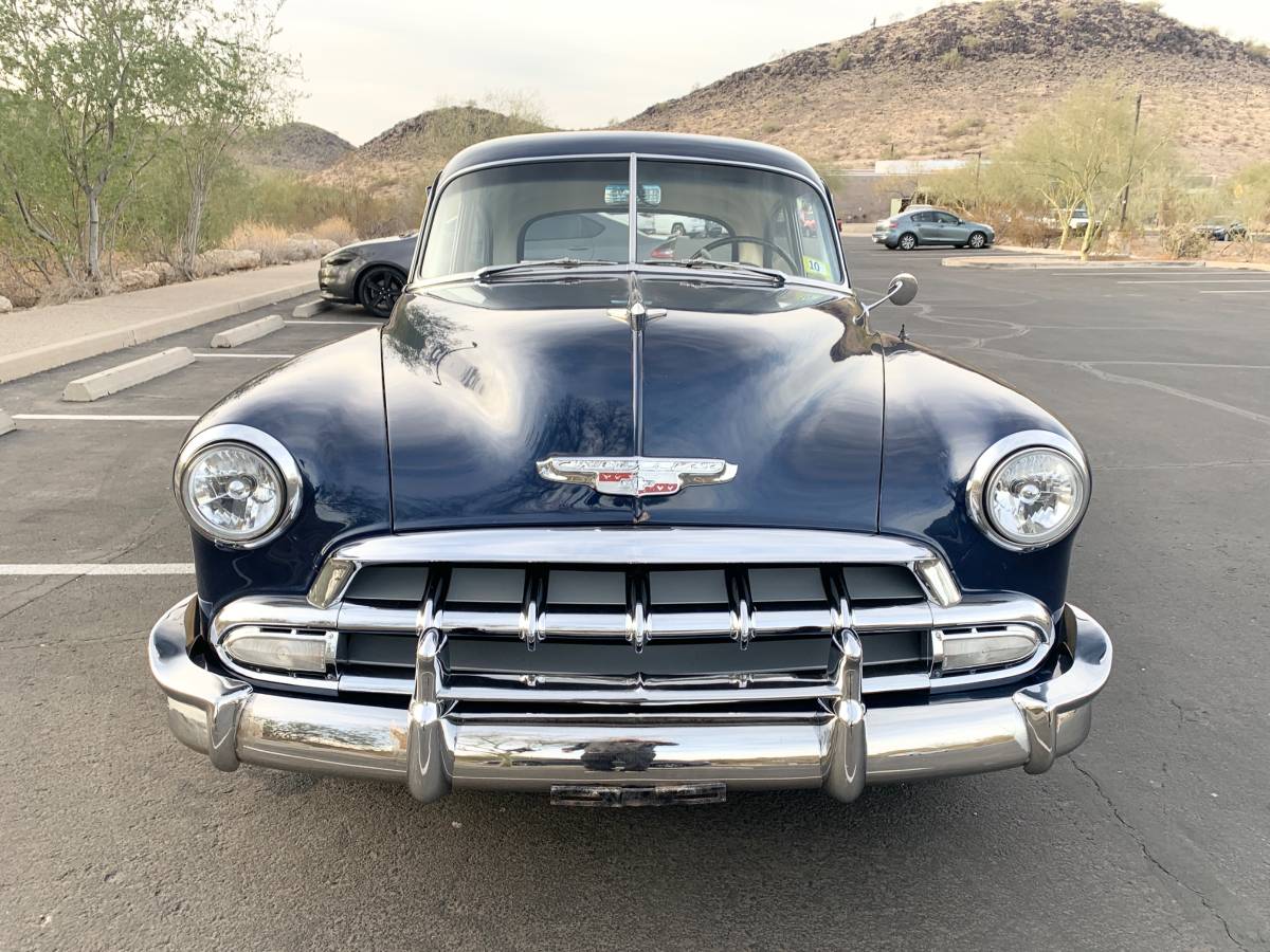 Chevrolet-Deluxe-sedan-1952-2