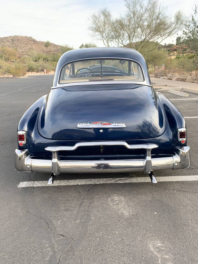 Chevrolet-Deluxe-sedan-1952-3