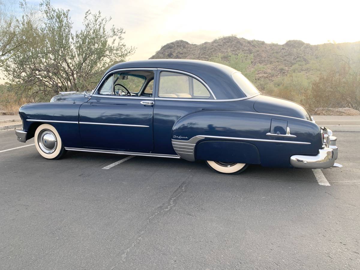 Chevrolet-Deluxe-sedan-1952