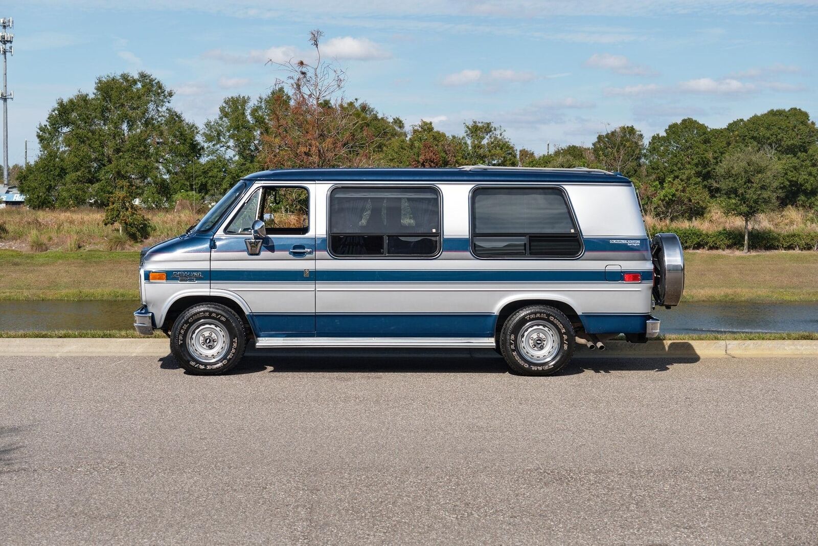 Chevrolet-G20-Van-Van-1990-17