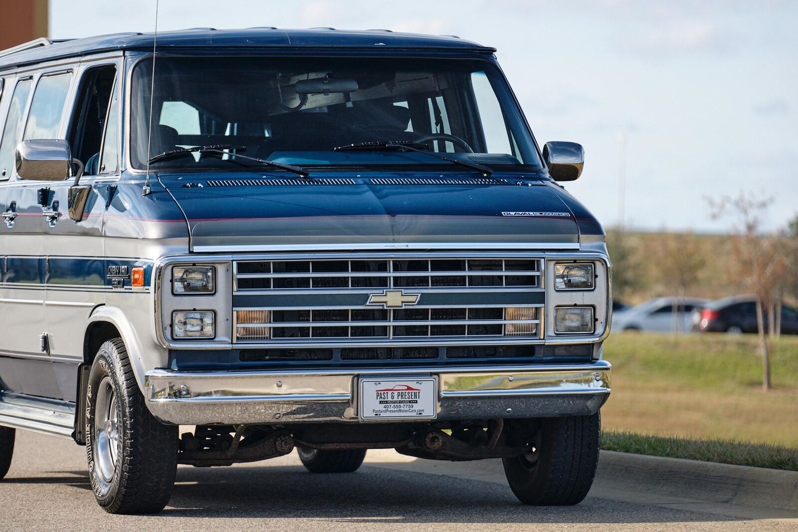 Chevrolet-G20-Van-Van-1990-32