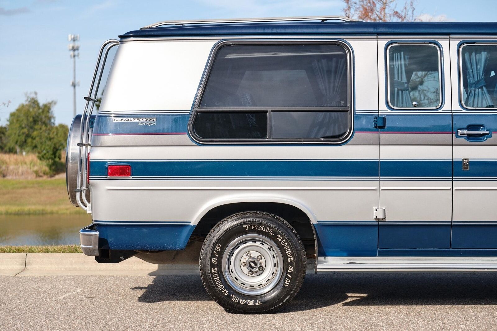 Chevrolet-G20-Van-Van-1990-34