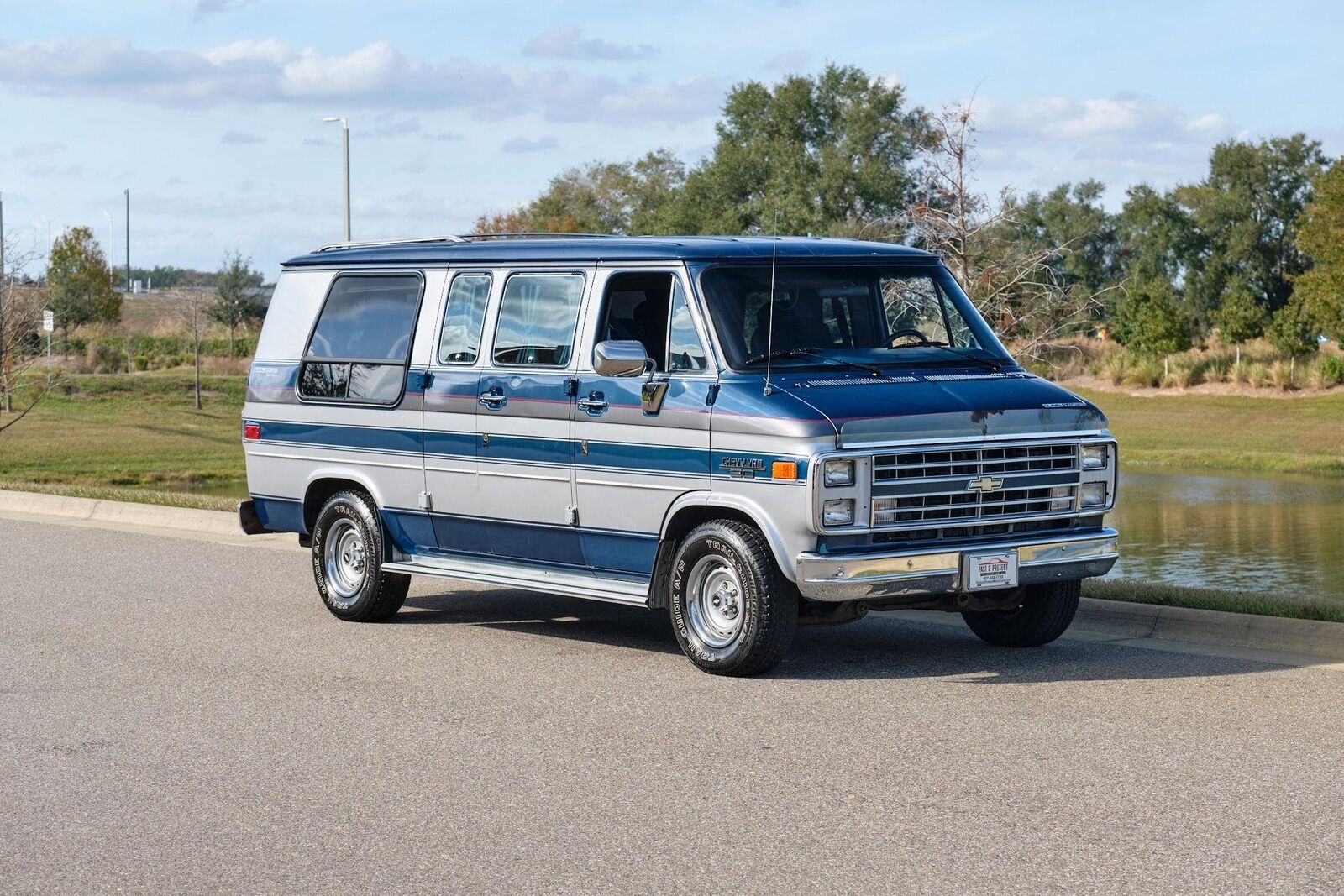 Chevrolet-G20-Van-Van-1990-8