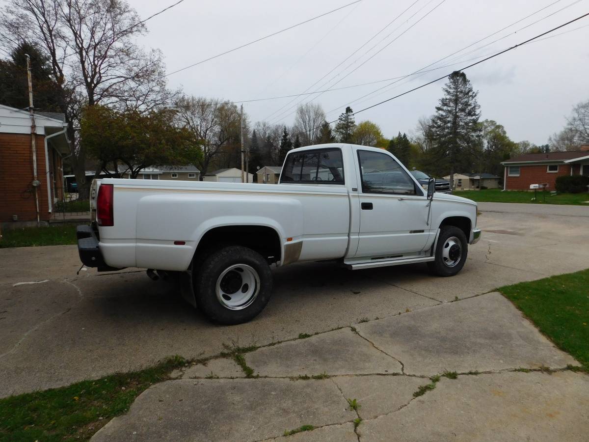 Chevrolet-Gmt-400-1-ton-dually-1988-1