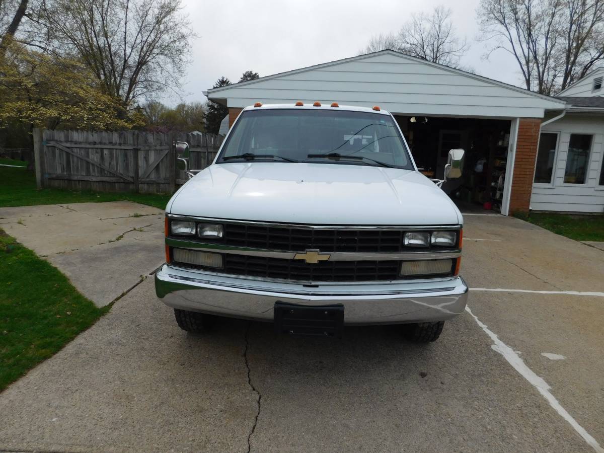 Chevrolet-Gmt-400-1-ton-dually-1988-2