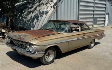 Chevrolet-Impala-1961-24