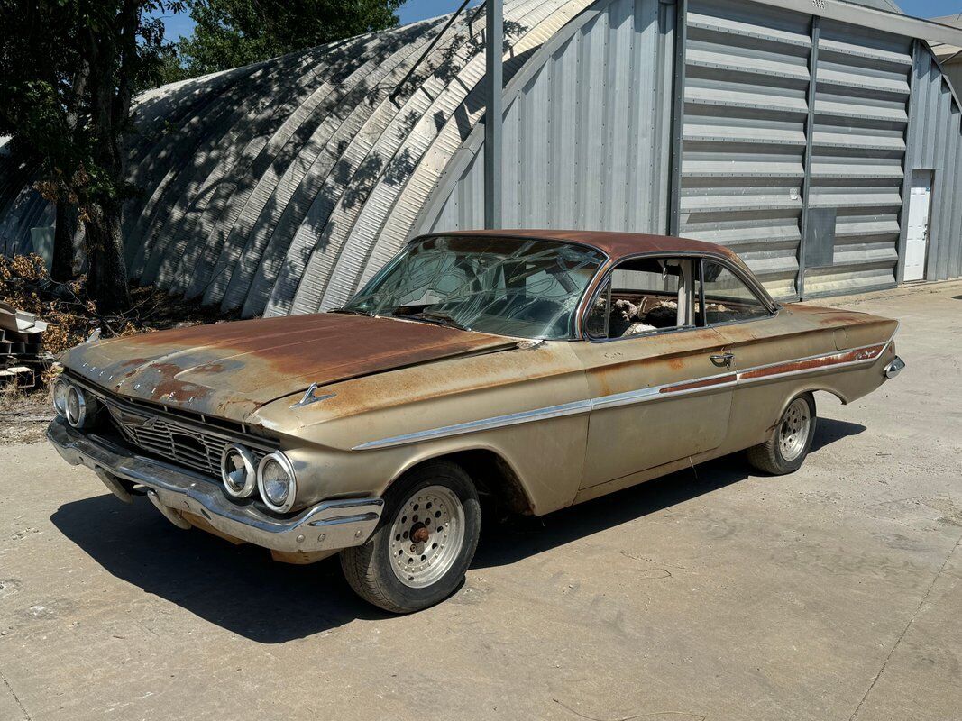 Chevrolet-Impala-1961-24