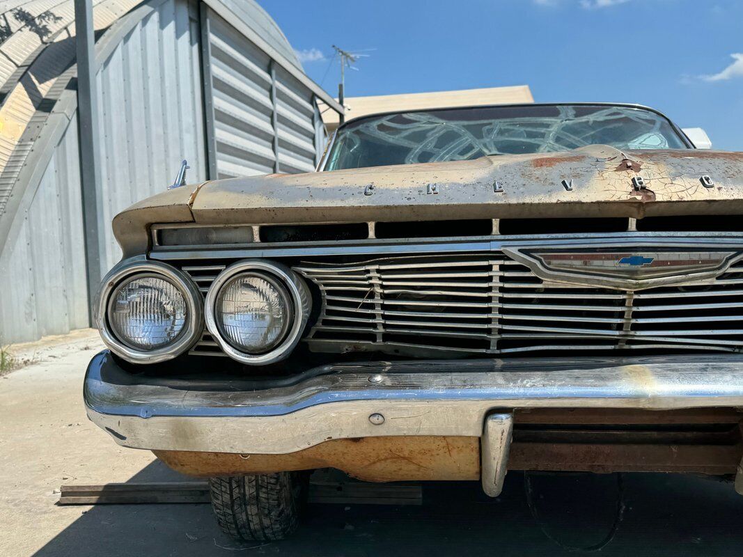 Chevrolet-Impala-1961-27