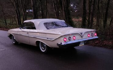 Chevrolet-Impala-1961