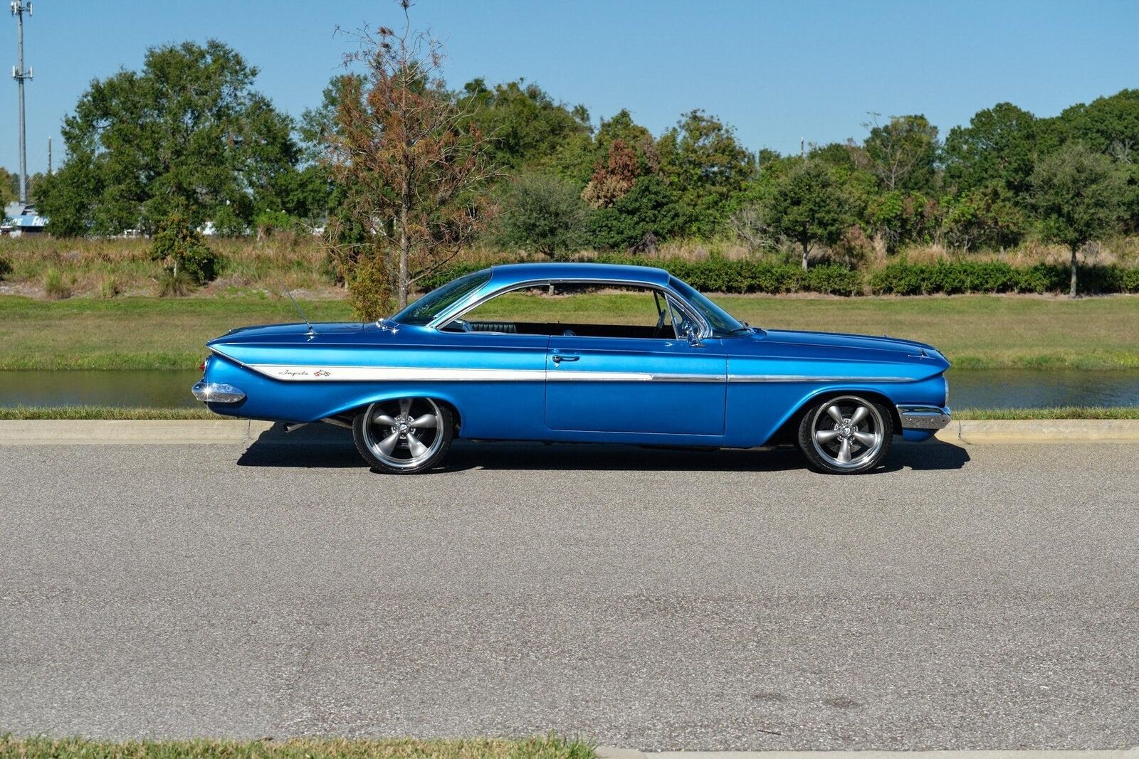 Chevrolet-Impala-1961-6