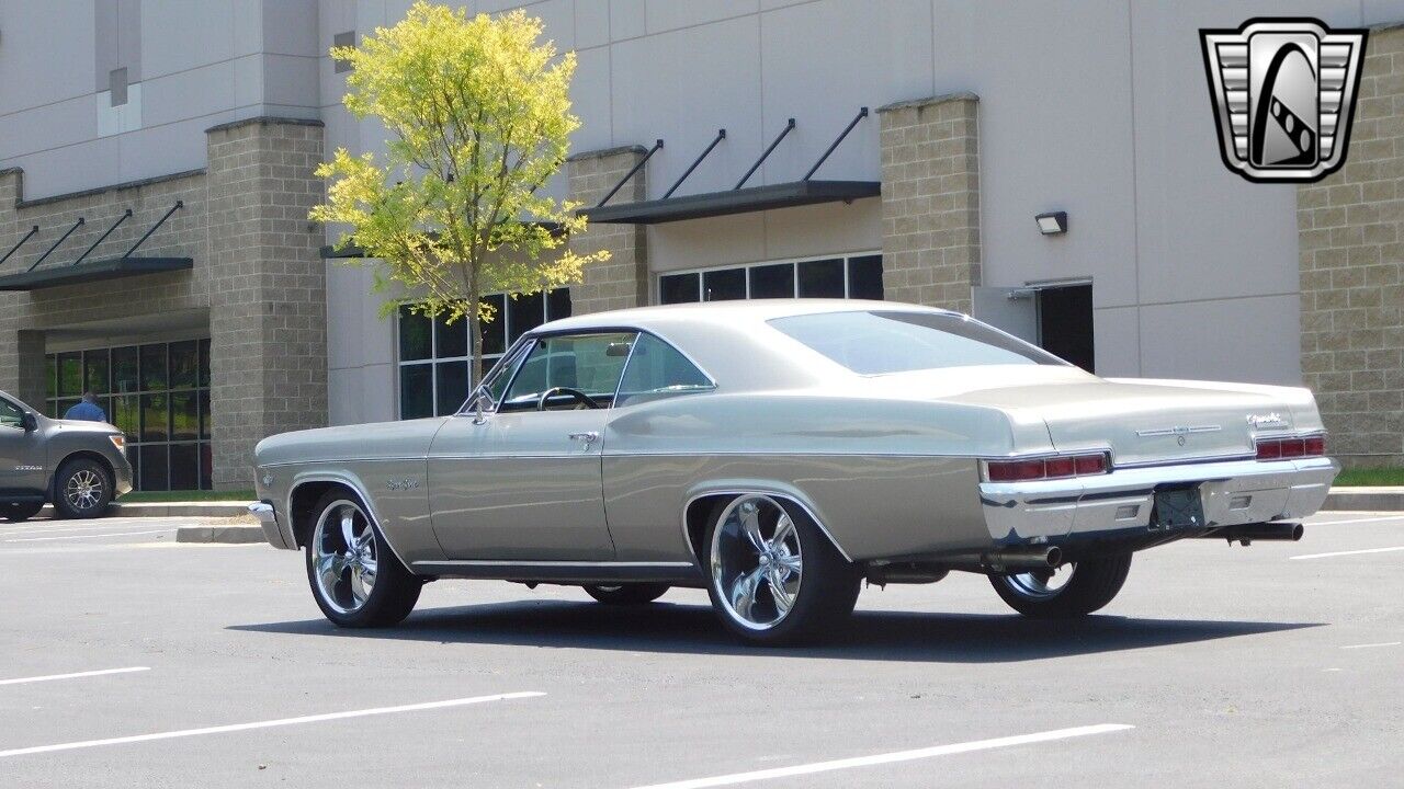 Chevrolet-Impala-1966-4