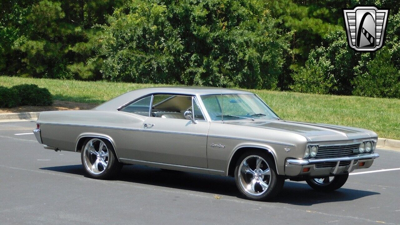 Chevrolet-Impala-1966-9