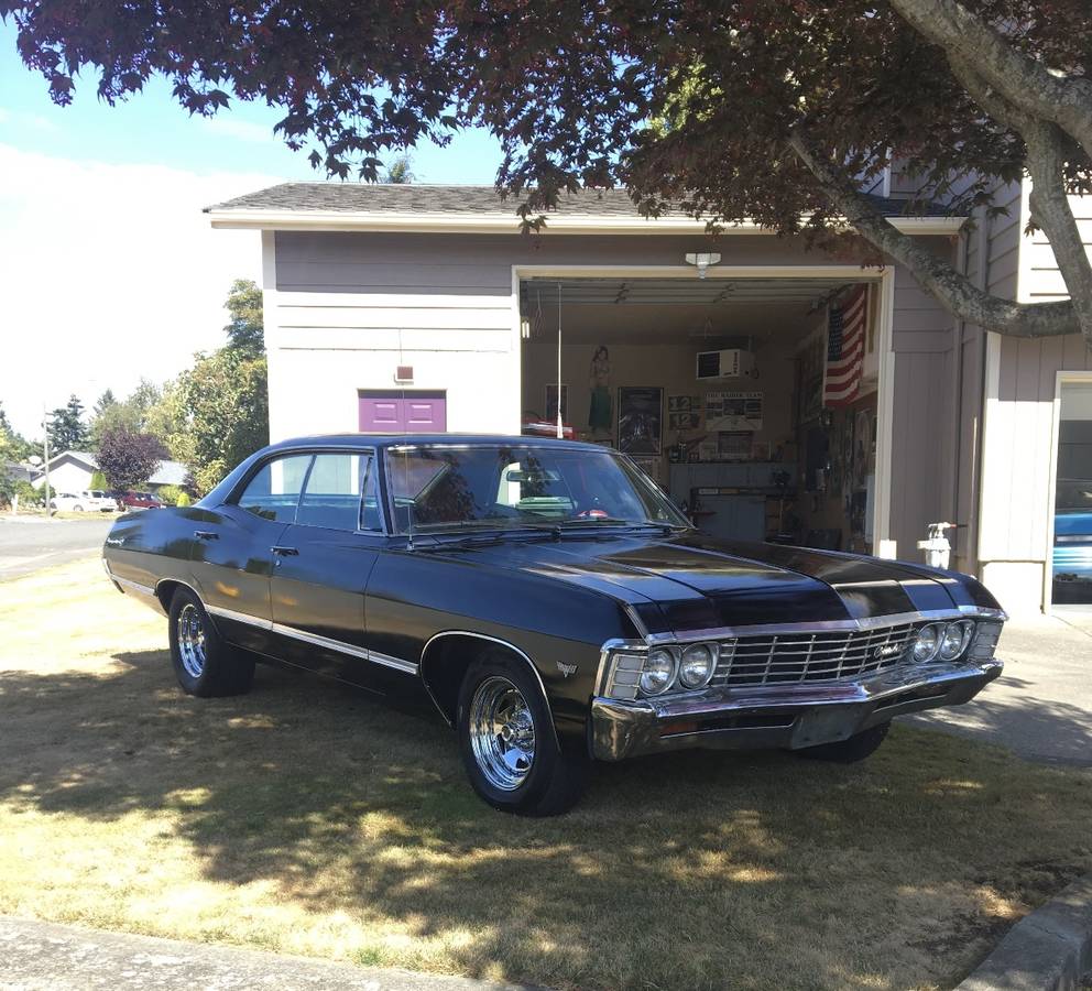 Chevrolet-Impala-4-door-hardtop-1967-1