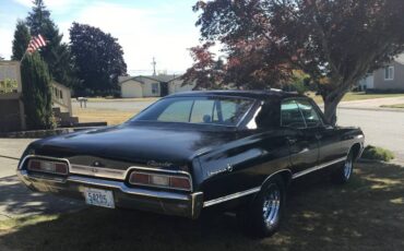 Chevrolet-Impala-4-door-hardtop-1967-3