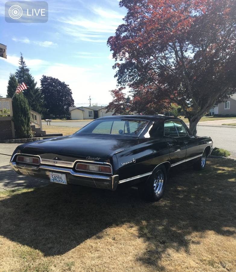 Chevrolet-Impala-4-door-hardtop-1967-3