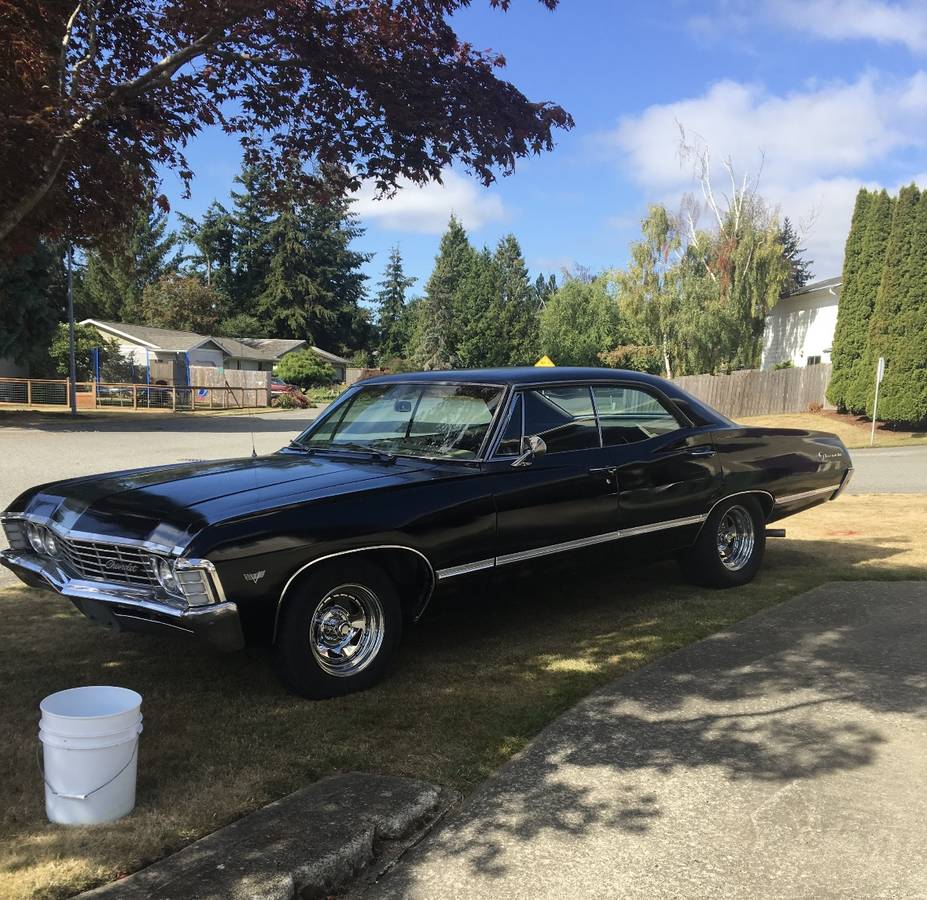 Chevrolet-Impala-4-door-hardtop-1967-4