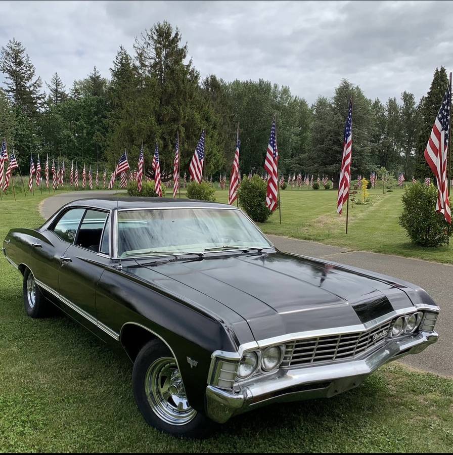 Chevrolet-Impala-4-door-hardtop-1967