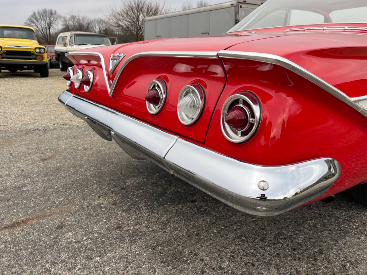 Chevrolet-Impala-Coupe-1961-14