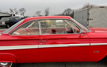 Chevrolet-Impala-Coupe-1961-17