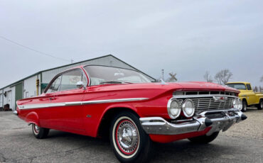 Chevrolet-Impala-Coupe-1961-2