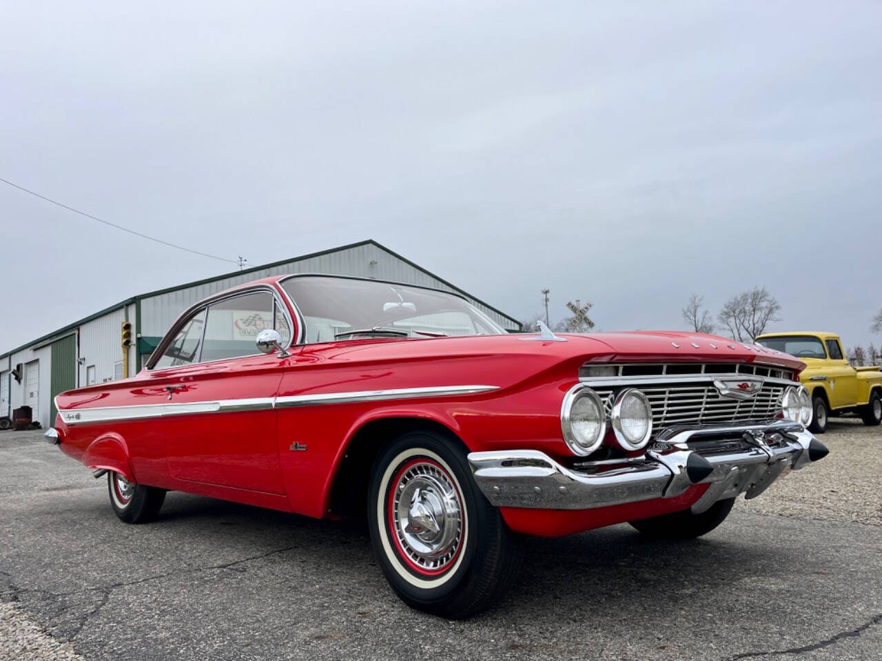 Chevrolet-Impala-Coupe-1961-2