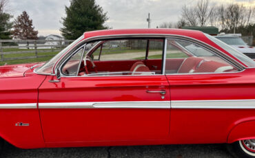 Chevrolet-Impala-Coupe-1961-24