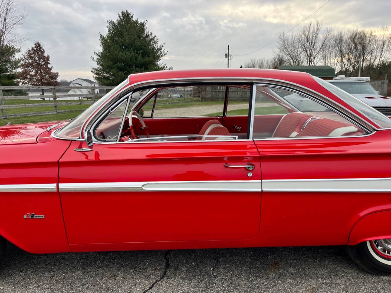 Chevrolet-Impala-Coupe-1961-24