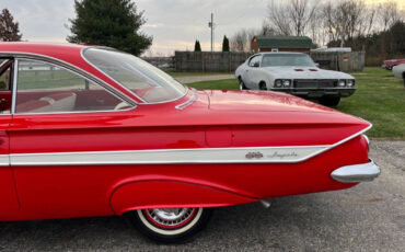 Chevrolet-Impala-Coupe-1961-25