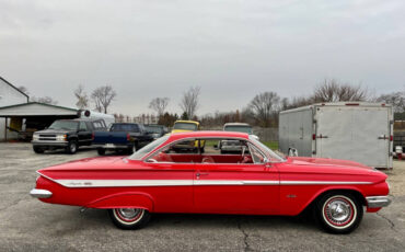 Chevrolet-Impala-Coupe-1961-35