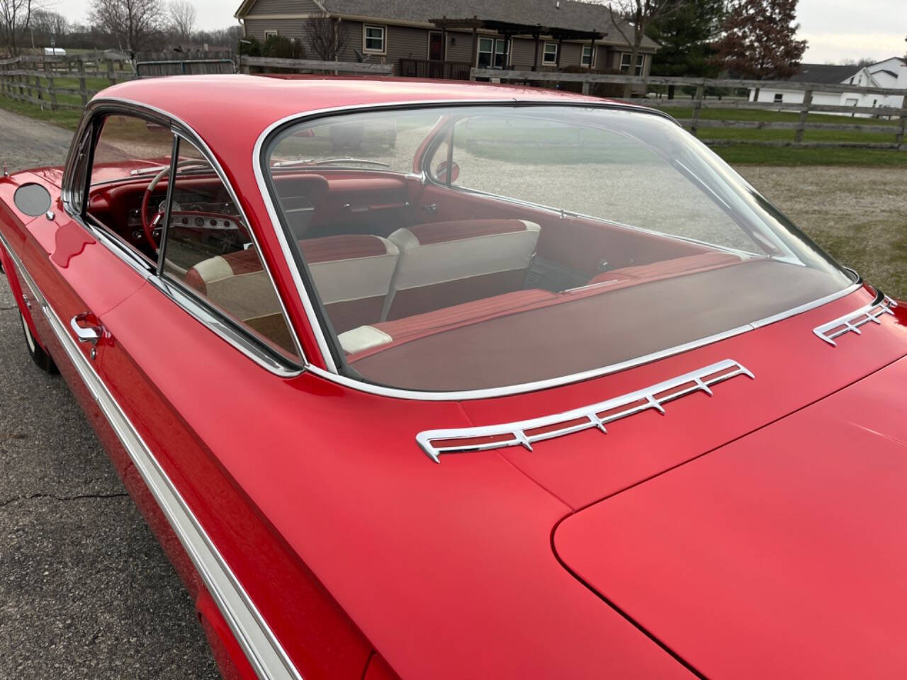 Chevrolet-Impala-Coupe-1961-39