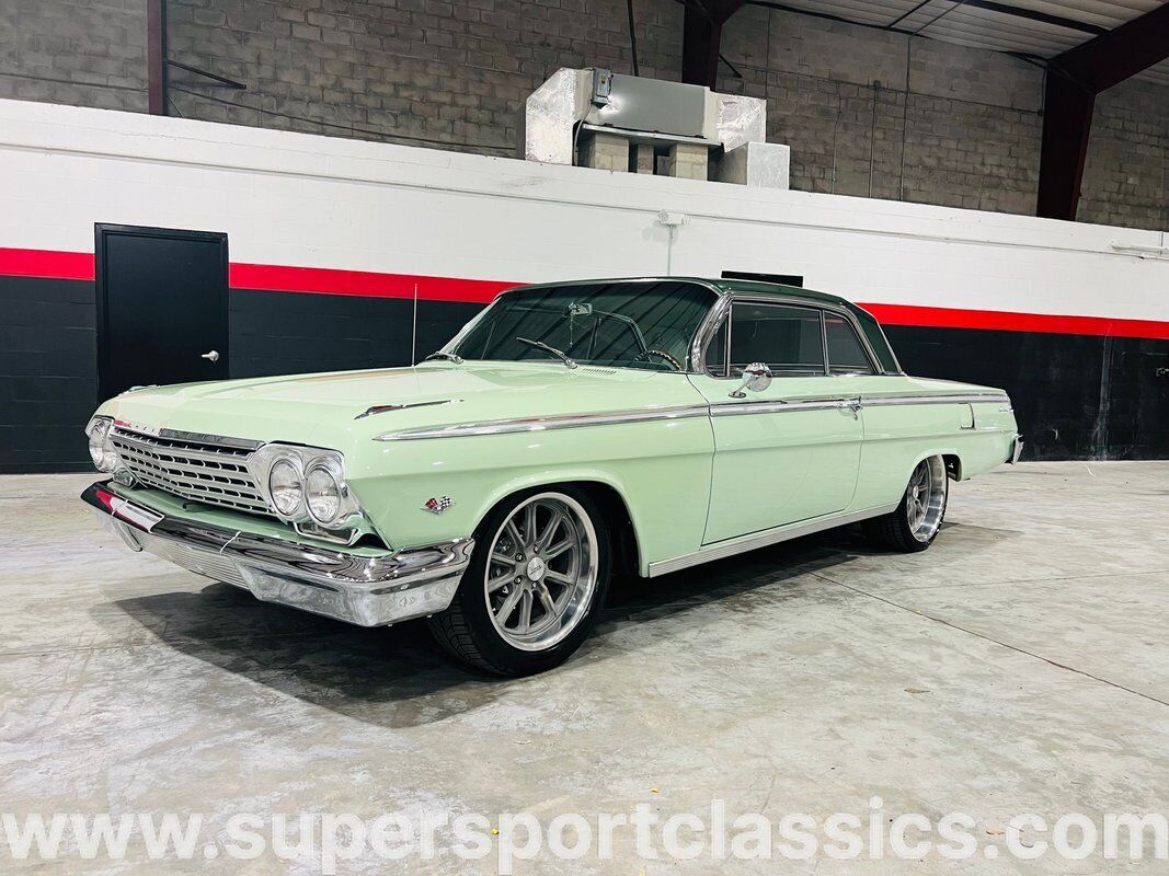 Chevrolet-Impala-Coupe-1962-1