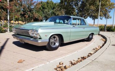 Chevrolet-Impala-Coupe-1962-1