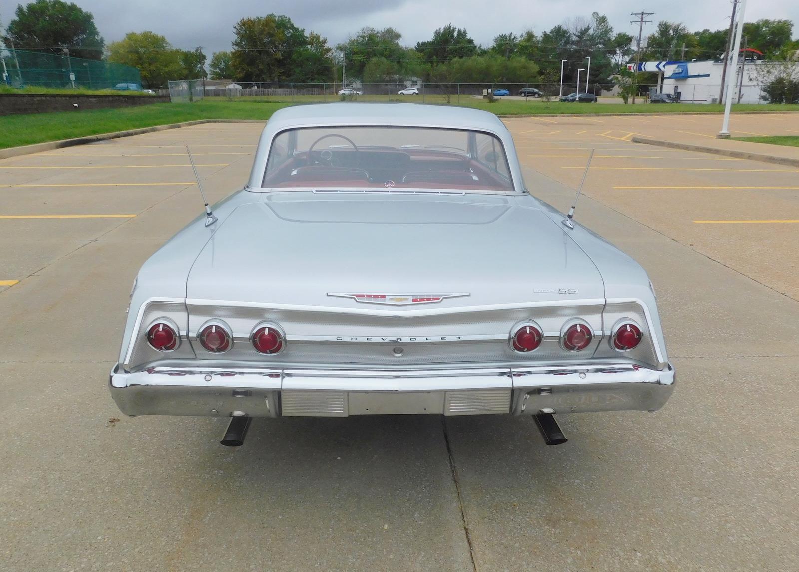 Chevrolet-Impala-Coupe-1962-13