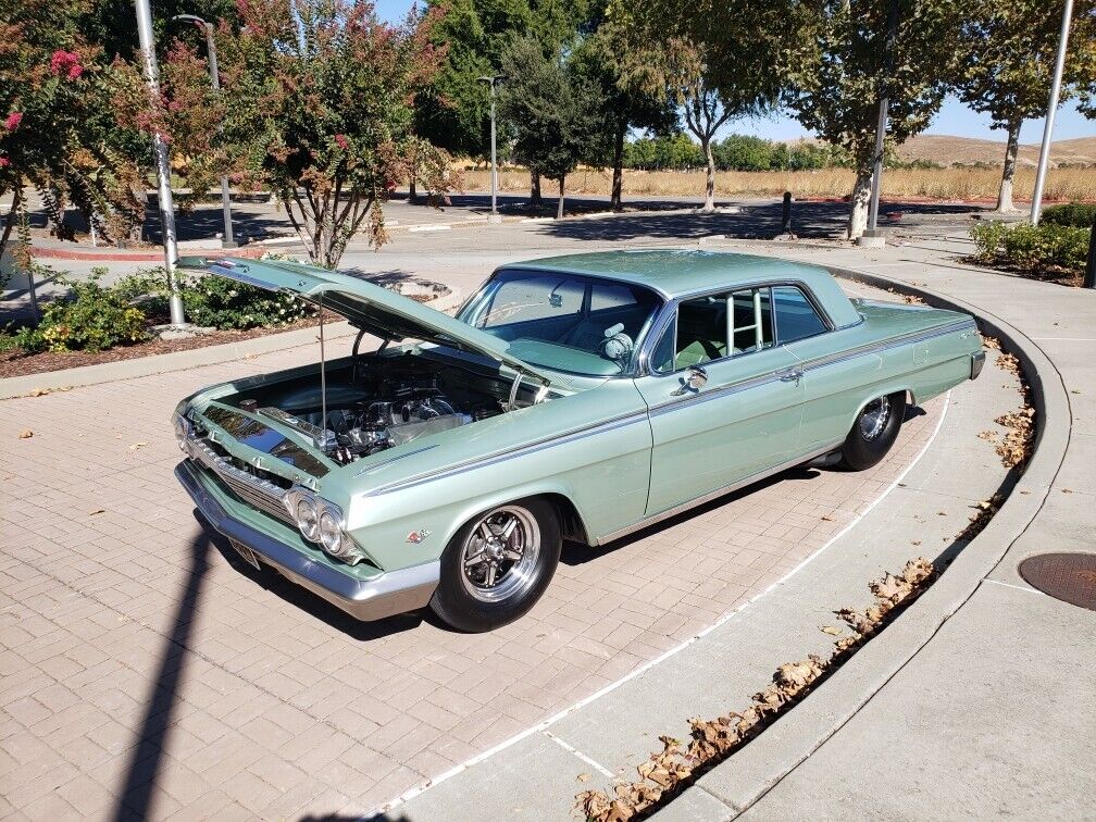 Chevrolet-Impala-Coupe-1962-32