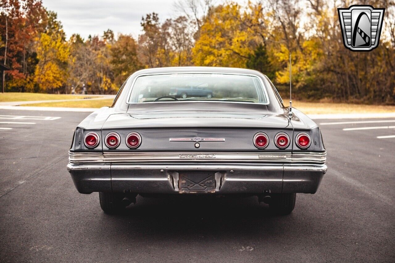 Chevrolet-Impala-Coupe-1965-5