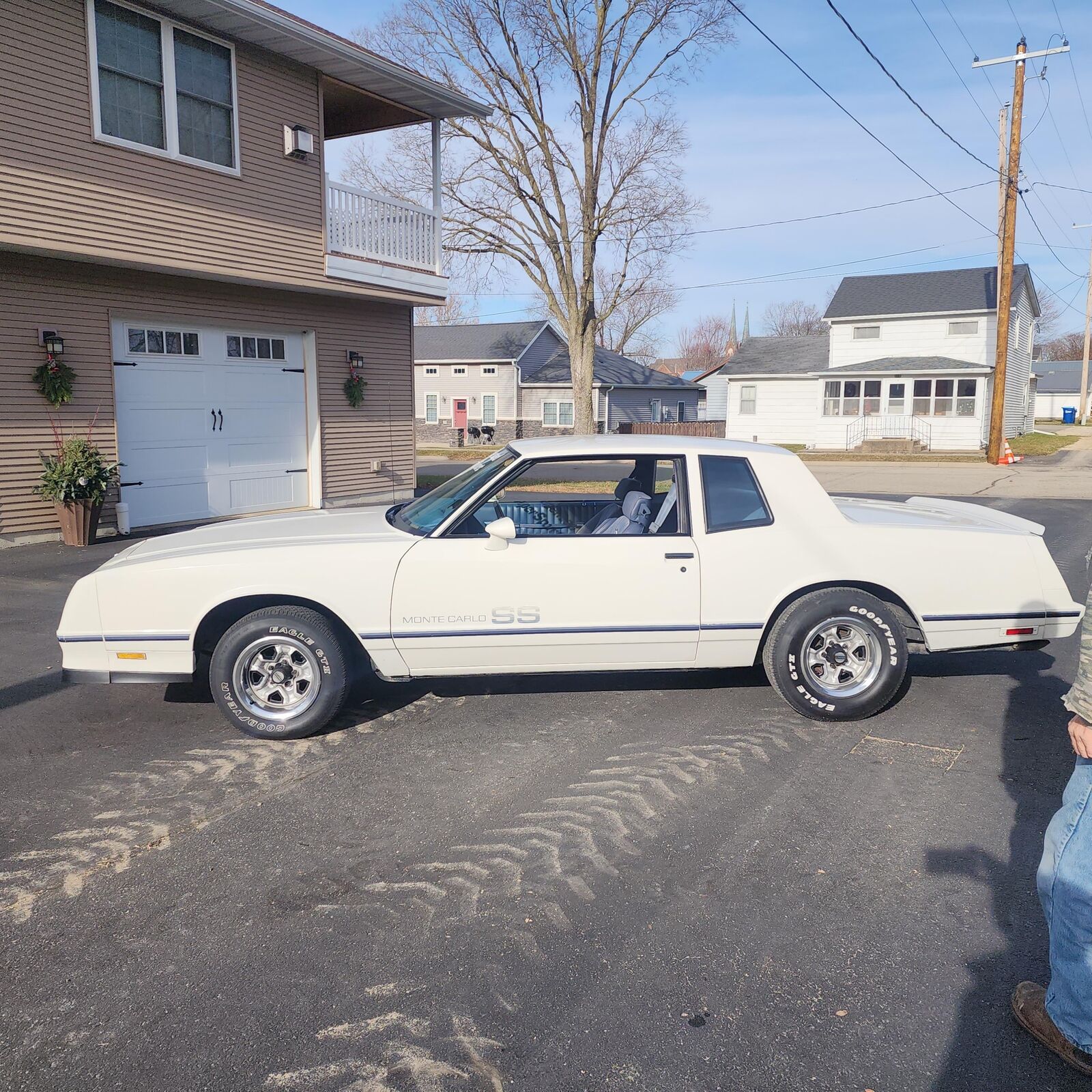 Chevrolet-Monte-Carlo-1984-21