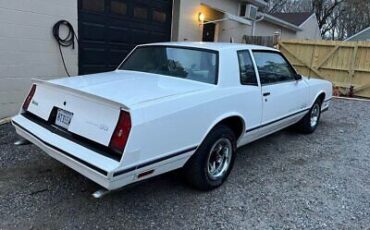 Chevrolet-Monte-Carlo-Coupe-1983-4