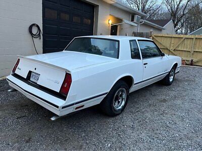 Chevrolet-Monte-Carlo-Coupe-1983-4