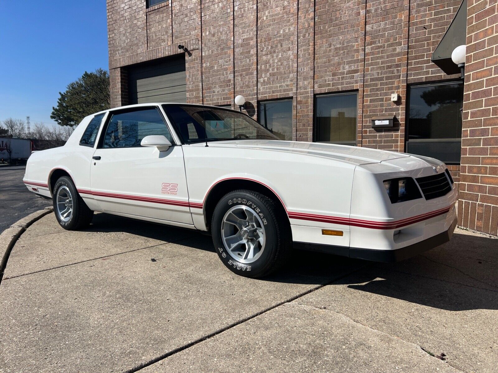 Chevrolet-Monte-Carlo-Coupe-1987-10