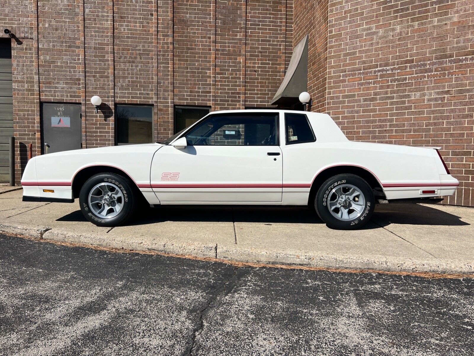 Chevrolet-Monte-Carlo-Coupe-1987-2