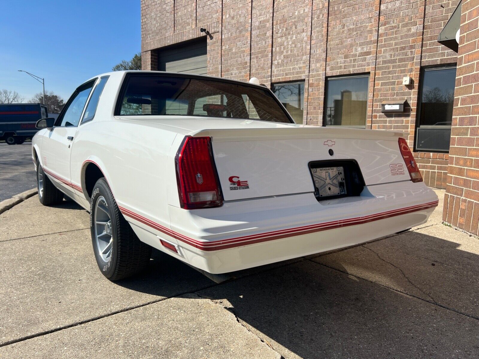 Chevrolet-Monte-Carlo-Coupe-1987-4