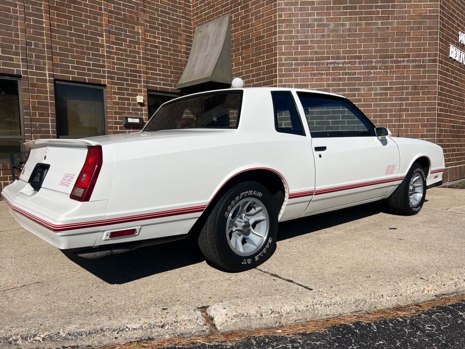 Chevrolet-Monte-Carlo-Coupe-1987-8